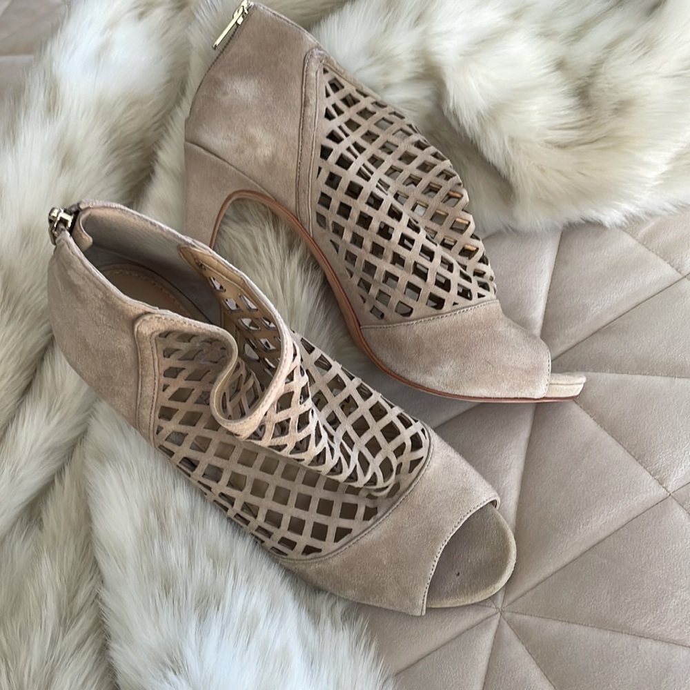 Antonio Melani Stiletto suede open toe Booties Taupe - 8-1/2”Med